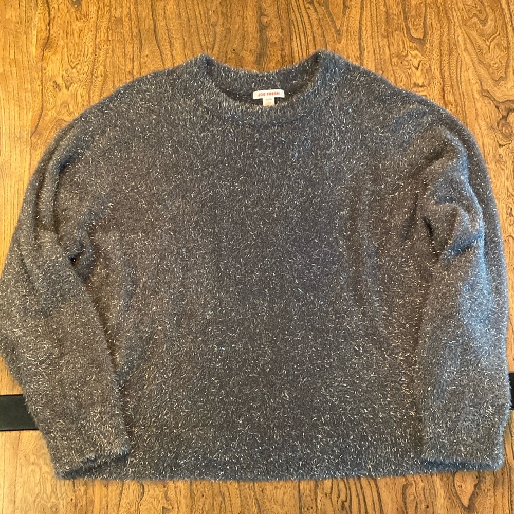Sparkle in this soft grey pullover sweater - size XL